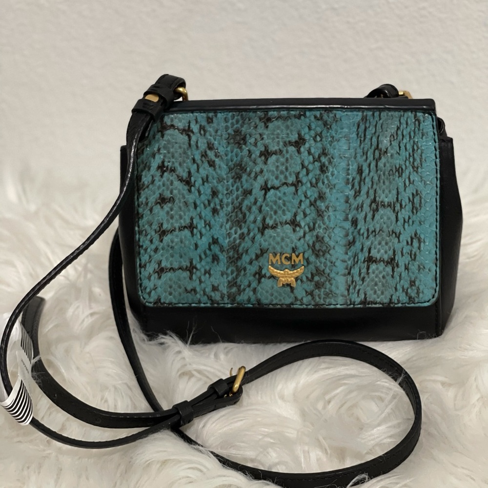 SSOLD🤩🤩🤩MCM with snake skin in front